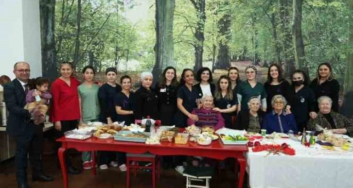 Depremzedelere en anlamlı yardım: Bakımevinde satılan ürünlerin geliri deprem bölgesine gönderildi