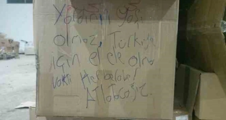 Depremzedelere gönderilen yardım kolilerinden çıkan notlar duygulandırıyor