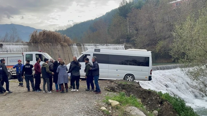 Dere kenarında ceset bulundu
