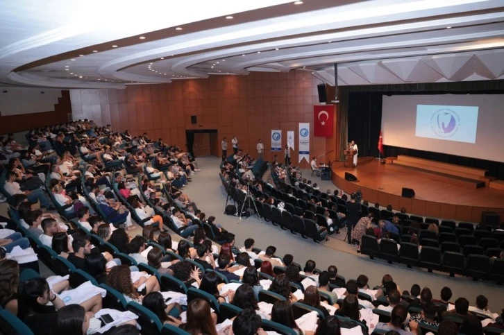 DEÜ diş hekimi adayları beyaz önlüklerini giydi
