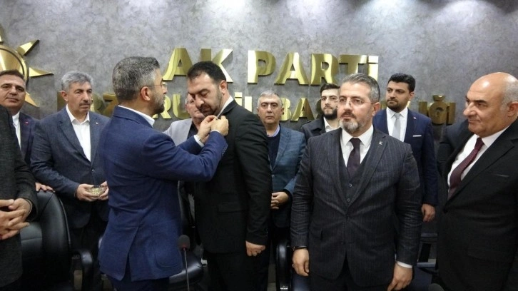 DEVA Partisi'nden istifa eden 800 kişi AK Parti'ye katıldı