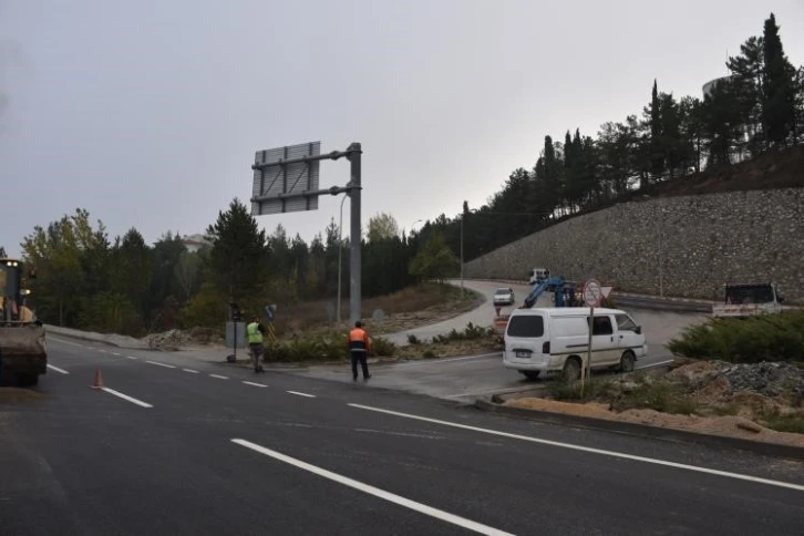 Devam eden yol çalışmaları trafiğin akışını etkiledi
