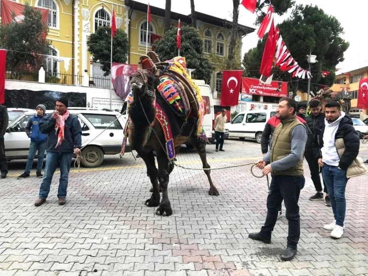 Develer gövde gösterisi yaptı
