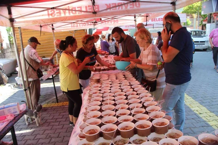 Devrek’te mahalle muhtarlığı tarafından aşure etkinliği
