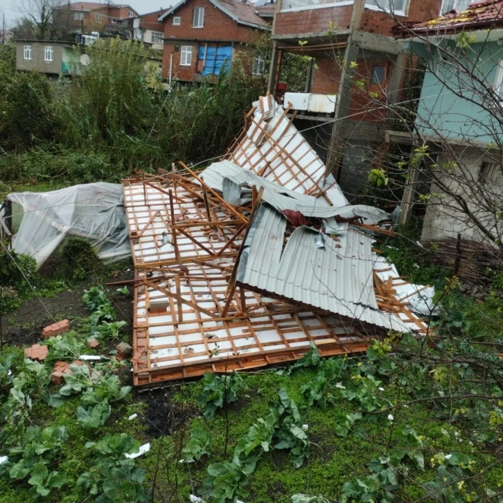 Devrek ve Gökçebey ilçelerinde  fırtına ve sağanak olumsuz etkiledi
