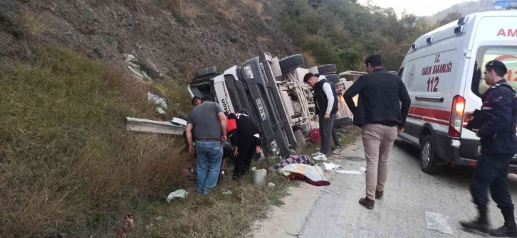 Devrilen kamyonda kızın ayak parmağı koptu
