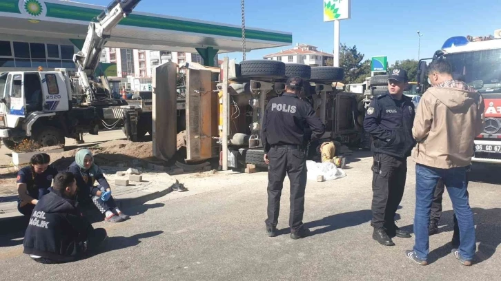 Devrilen kamyonun altında kalan genç kız hayatını kaybetti
