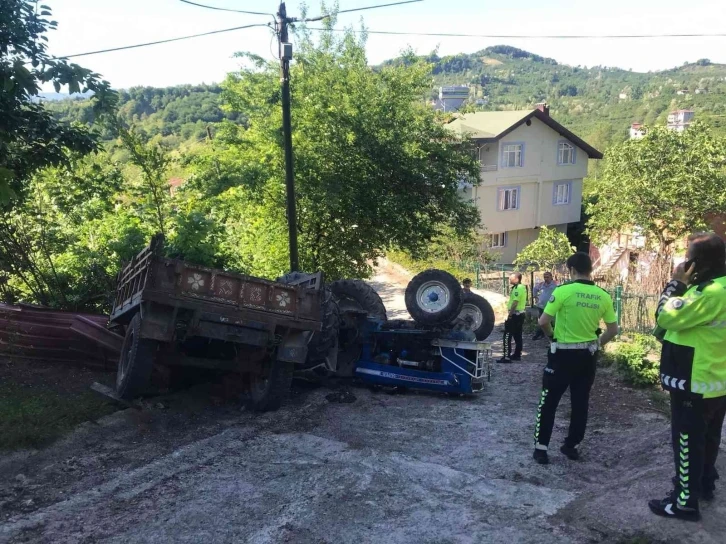 Devrilen traktörün altında kalan sürücü hayatını kaybetti
