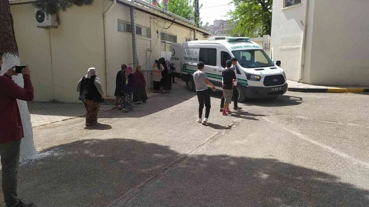 Devrilen traktörün sürücüsü hayatını kaybetti
