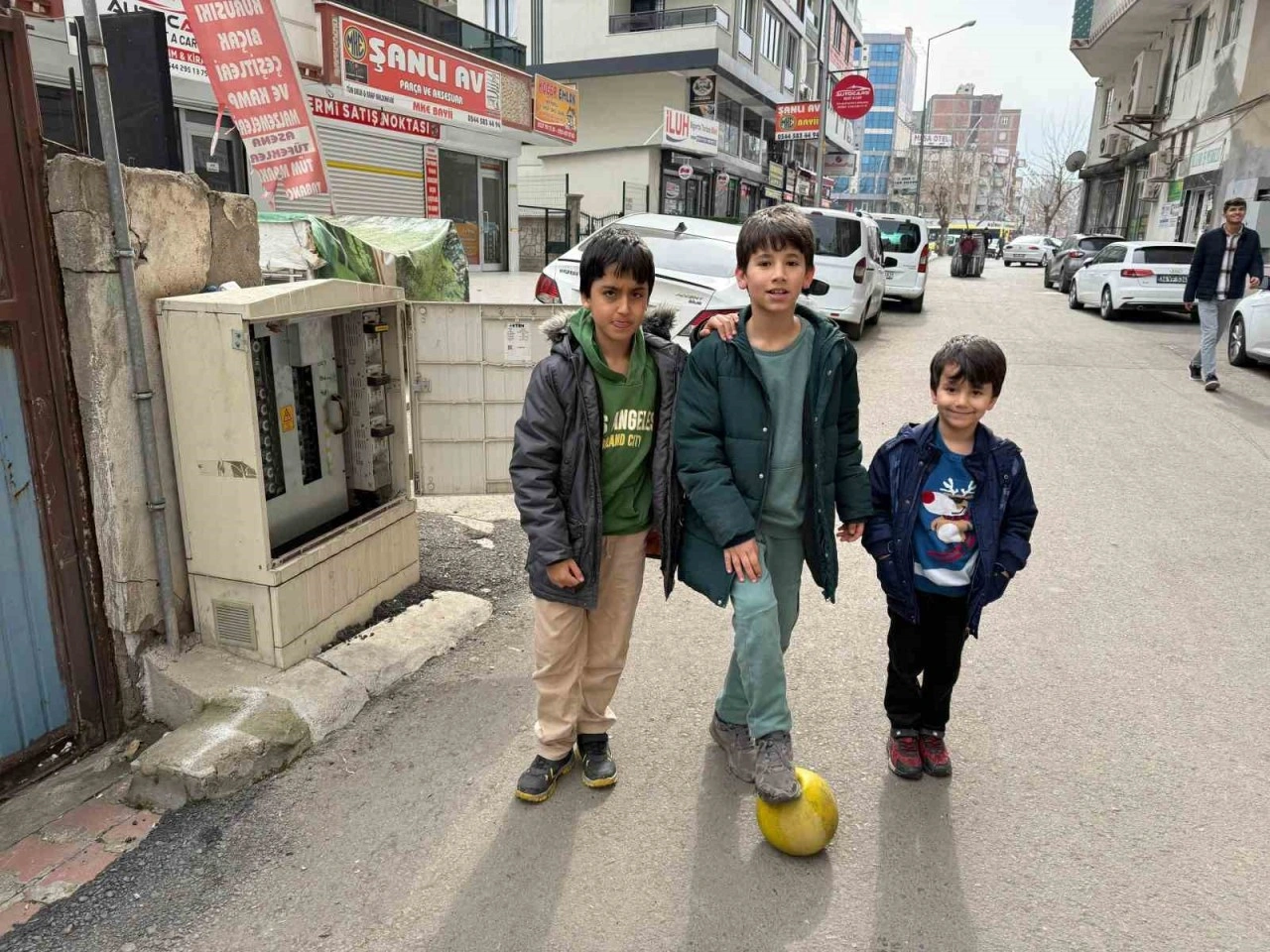 Dicle Elektrik’in açık bırakılan trafoları tehlike saçıyor