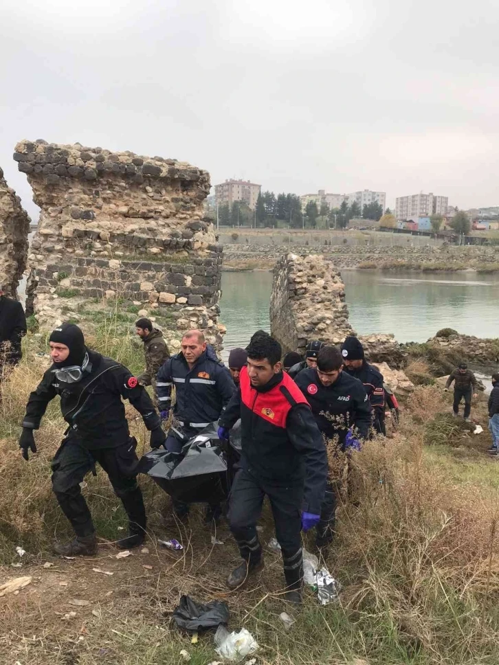 Dicle Nehri’ne atlayan gencin cansız bedenine ulaşıldı
