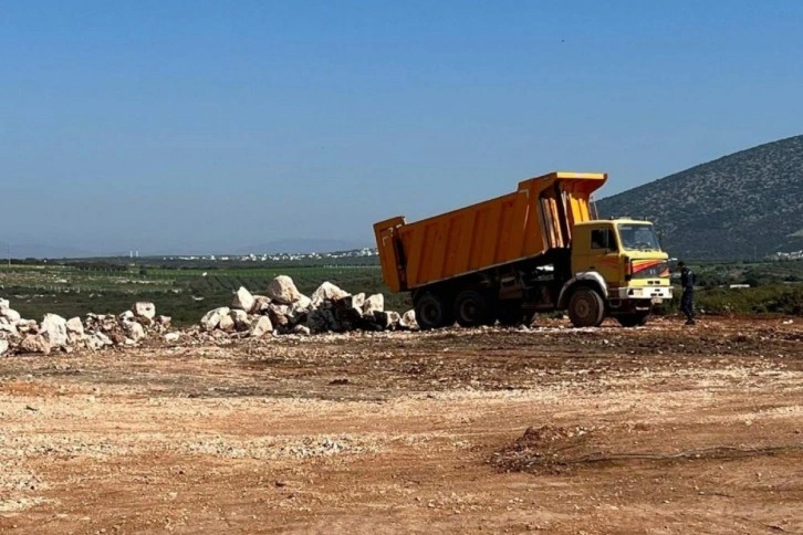 Didim’de vadiye moloz dökerken yakalandılar