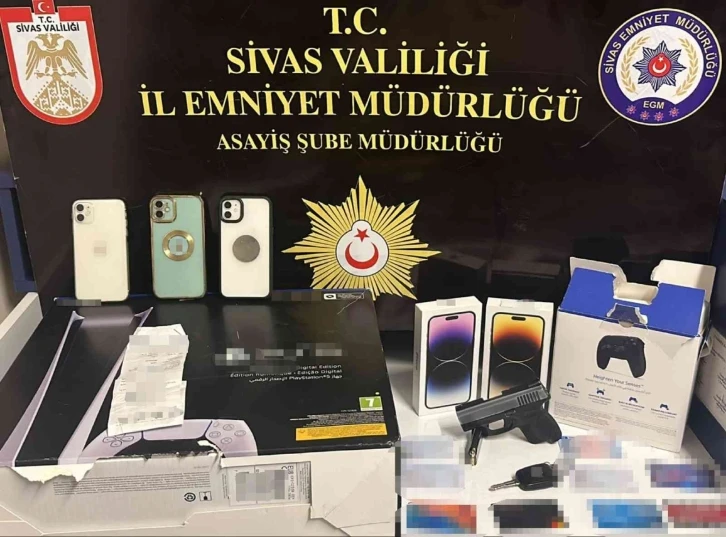 Dikkat dağıtarak binlerce liralık cep telefonunu çaldı
