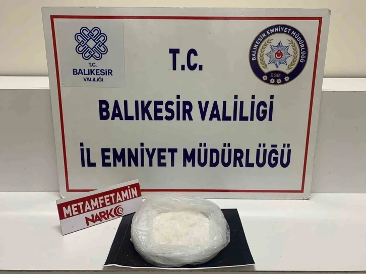 Direksiyon haznesine saklanan uyuşturucuyu "Cash" buldu
