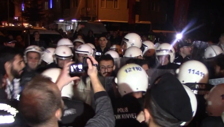 Dışarıdan gelip yurtta eylem yapılmasına polis izin vermedi
