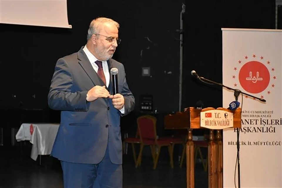 Diyanet İşleri Başkan Yardımcısı İşliyen, ‘Ailede Sorumluluk Bilinci’ konferansında konuştu
