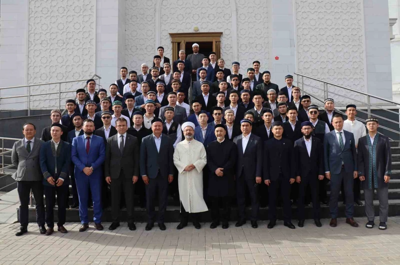 Diyanet İşleri Başkanı Erbaş, Kazakistan’da bir dizi ziyarette bulundu
