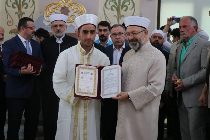 Diyanet İşleri Başkanı Erbaş, Sakarya’da 71 hafıza icazet verdi