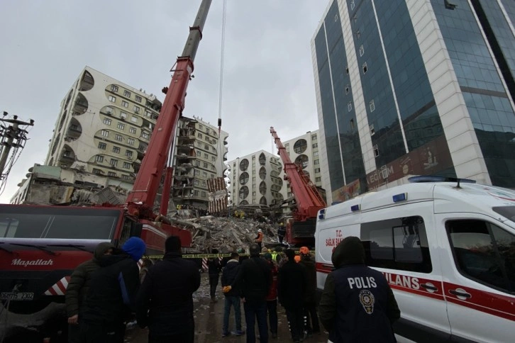 Diyarbakır Barosu başvurdu, mahkeme yıkım işlemlerini durdurdu