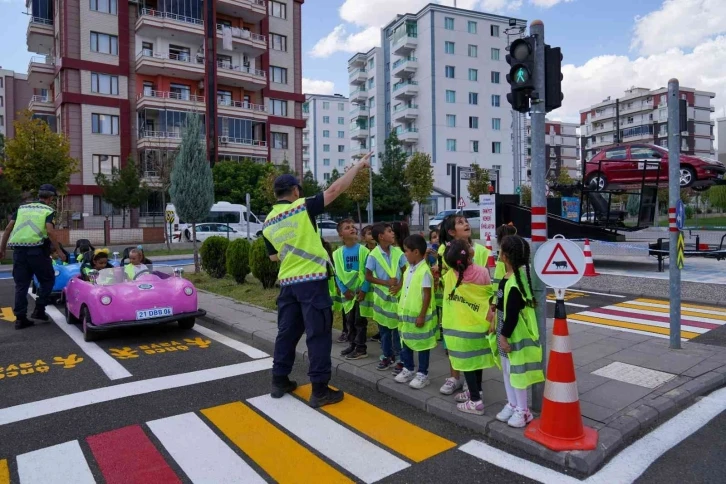 Diyarbakır’da 250 öğrenciye uygulamalı trafik eğitimi
