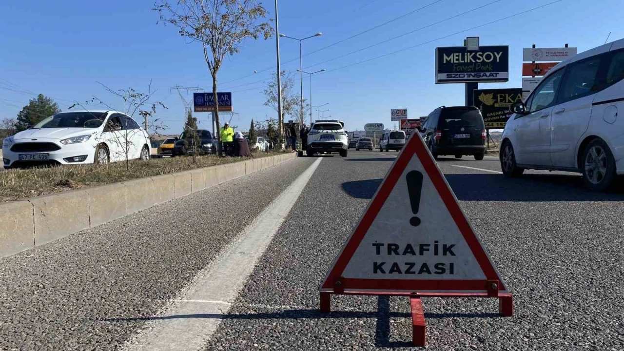 Diyarbakır’da 4 otomobilin karıştığı kazada 5 kişi yaralandı
