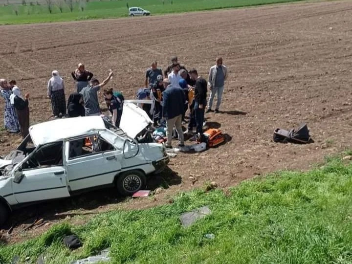 Diyarbakır’da 9 kişinin bindiği otomobil takla attı: 6’sı çocuk, 9 yaralı
