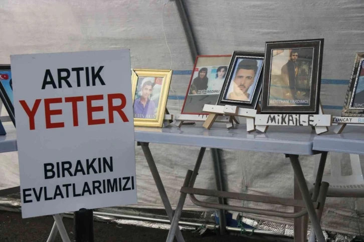 Diyarbakır’da ailelerin PKK ve HDP’ye karşı eylemleri bin 52’nci gününde
