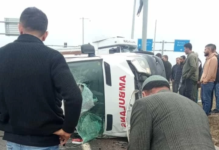 Diyarbakır’da ambulans kazası: 1 ölü, 5 yaralı
