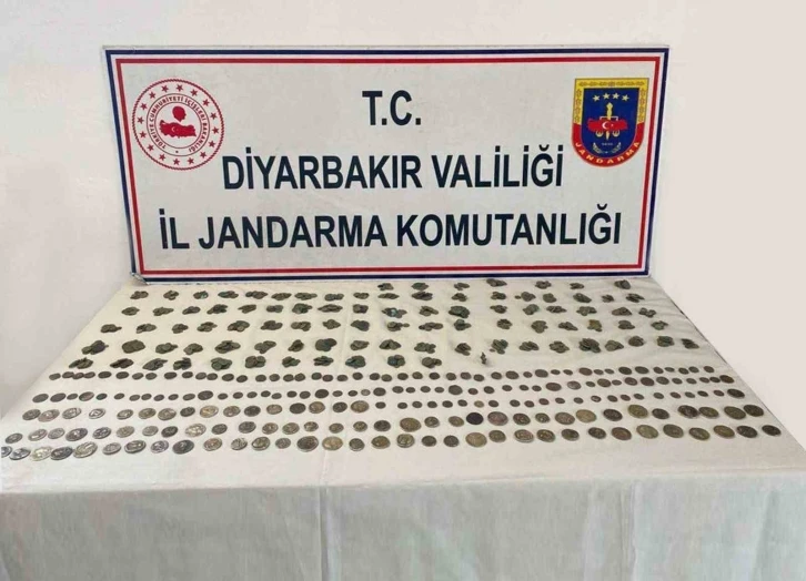 Diyarbakır’da bin 119 tarihi eseri 200 bin dolara satmaya çalıştılar
