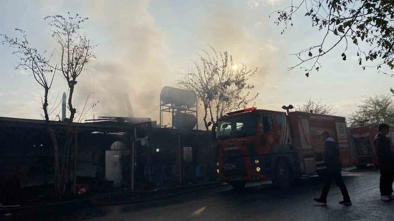 Diyarbakır’da bir kafe alevlere böyle teslim oldu
