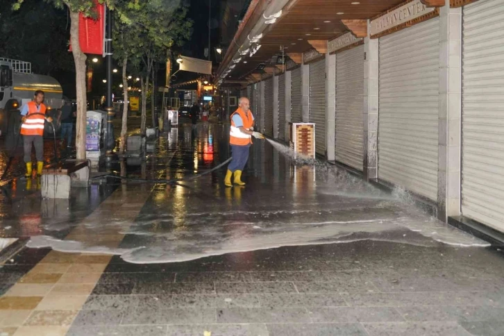 Diyarbakır’da cadde ve kaldırımlarda bayram temizliği
