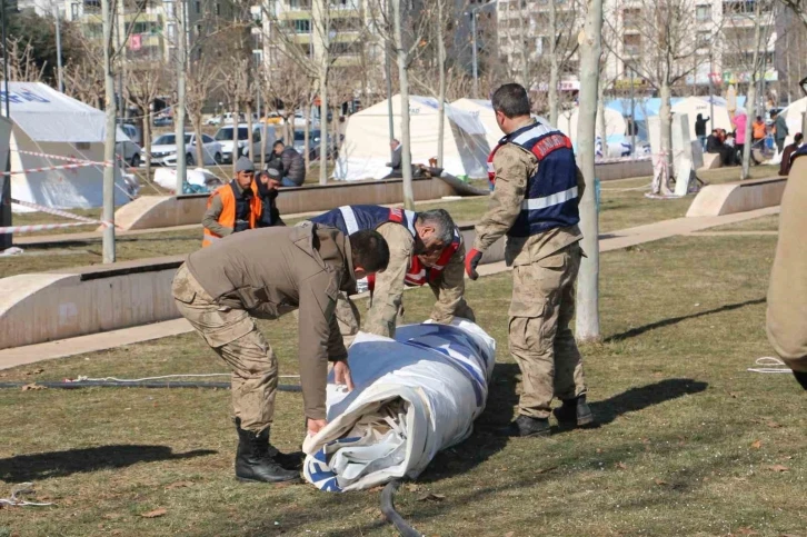 Diyarbakır’da çadırlar tek noktaya toplandı
