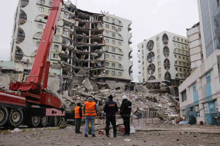 Diyarbakır’da depremde ölü sayısı 407’e çıktı
