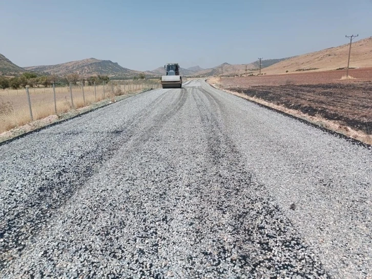 Diyarbakır’da iki ilçeyi bir birine bağlayan yol asfaltlandı
