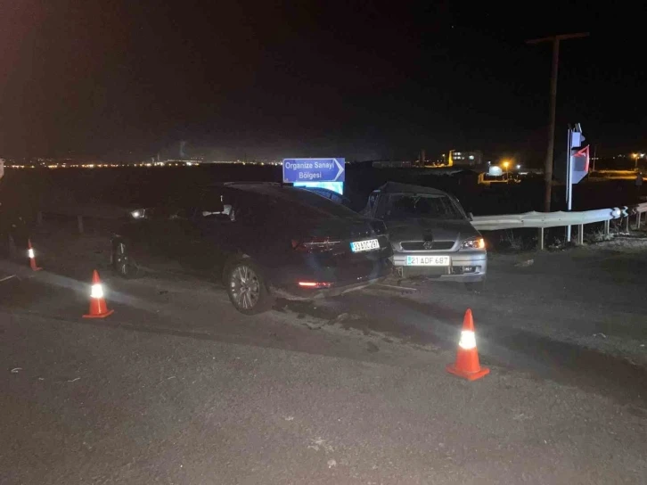 Diyarbakır’da iki otomobil çarpıştı: 1 ölü, 3 yaralı
