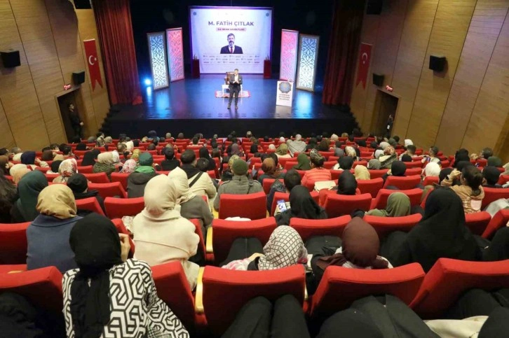 Diyarbakır'da M. Fatih Çıtlak ile İrfan Sohbetleri Programı Yoğun İlgi Gördü