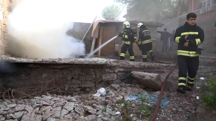 Diyarbakır’da öldüren şahsın yakınları, şüpheli şahsın evini ateşe verdi
