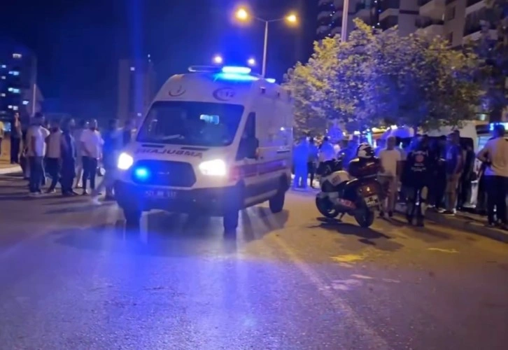 Diyarbakır’da şehir içi minibüsü yayalara çarptı: 1 ölü, 1 ağır yaralı