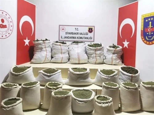 Diyarbakır’da Sürdürülen Narko Terör Operasyonları ile Terör Örgütünün Finans Kaynaklarına Darbe Vurulmaya Devam Ediliyor