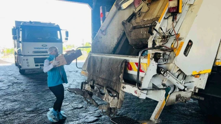 Diyarbakır’da tarihi geçmiş 500 kilogram gıda maddesi imha edildi
