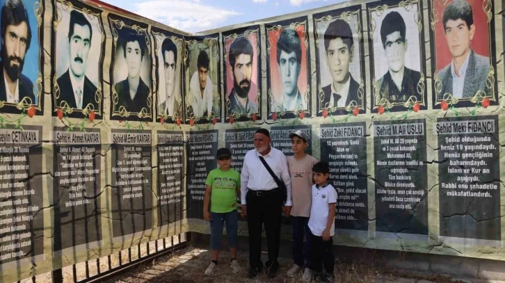 Diyarbakır’da terör örgütü PKK’nın şehit ettiği 2’si çocuk 10 kişi anıldı
