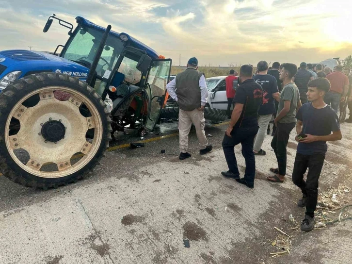 Diyarbakır’da traktör ile otomobil çarpıştı: 5 yaralı
