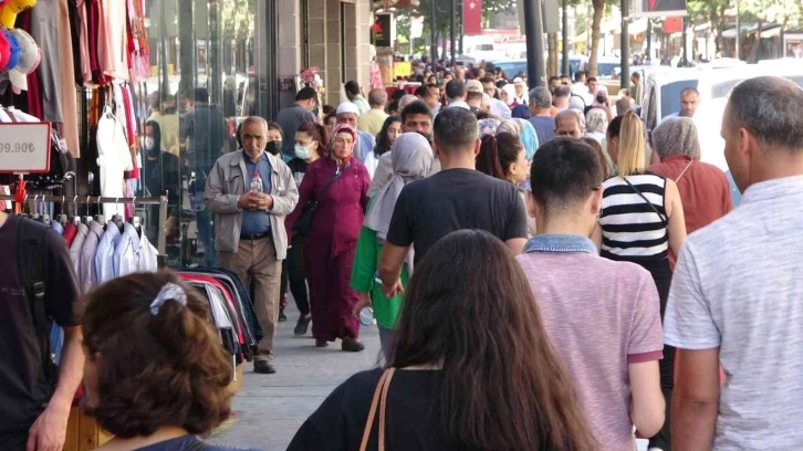 Diyarbakır İl Sağlık Müdürü Dr. Tekin: “Geldiğimiz süreçte 262 bin pozitif vakamız vardı. Şu anda 10’nun altındayız”
