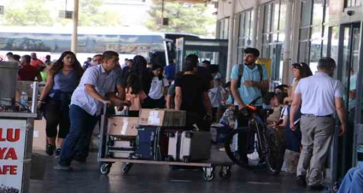 Diyarbakır Otogarı’nda bayram öncesi geliş hareketliliği