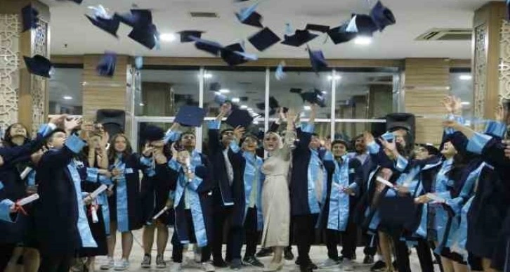 Diyarbakır Radikal Okulları’nda coşkulu mezuniyet
