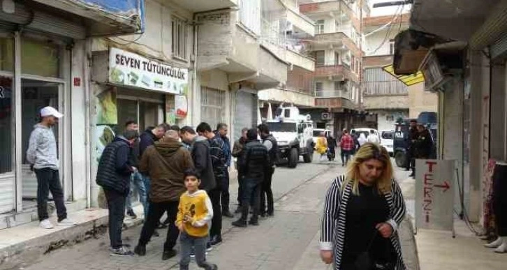 Diyarbakır’da bir şüpheliden, husumetlisinin arkadaşına silahlı saldırı