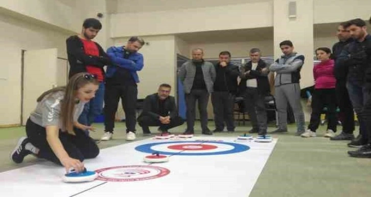 Diyarbakır’da ilk defa yapılan ’Floor Curling’ hakemlik kursu tamamlandı