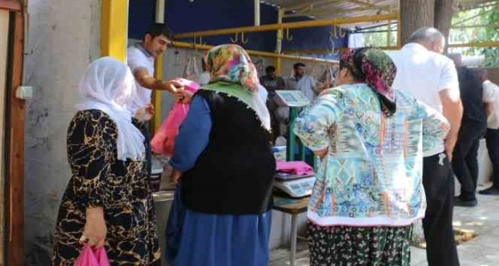 Diyarbakır’da yüzlerce aileye kurban eti ulaştırıldı