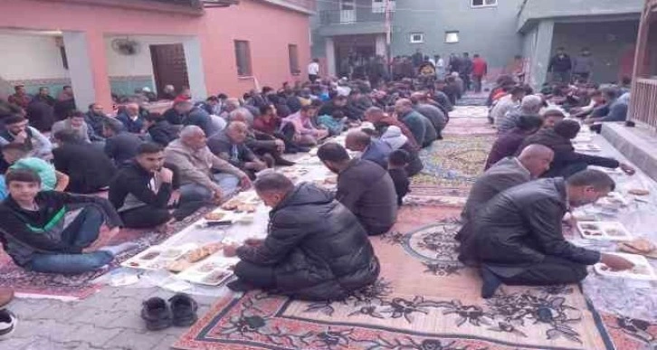 Diyarbakır’da yüzlerce medrese talebesi iftarda buluştu