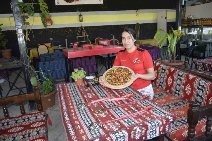 Diyarbakırlı milli bilek güreşçisinden yöresel malzemelerle &quot;Pirano&quot; pizza
